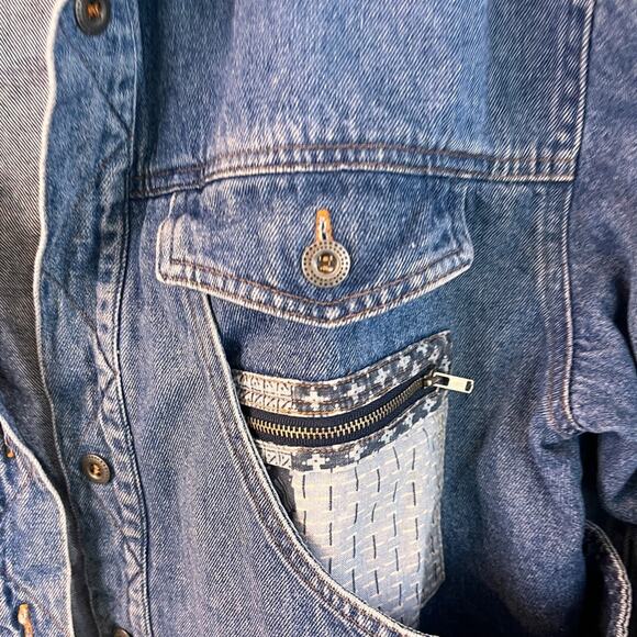 VTG 90’s Women’s Jean Jacket with Patchwork Interior Medium - Picture 4 of 12